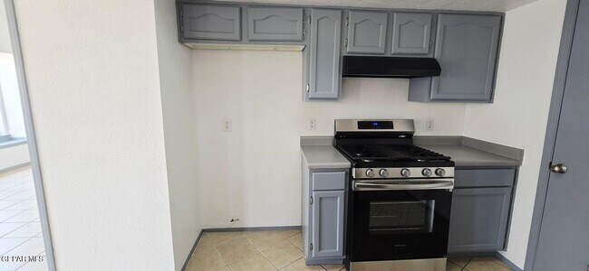 Building Photo - 7123 Oval Rock Dr