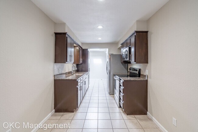 Building Photo - 2 br, 1.5 bath House - 7131 NW 16th St