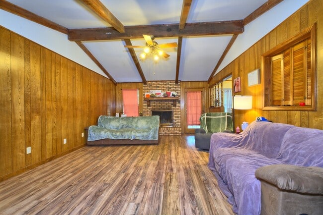 Building Photo - 10014 Mustang Cir
