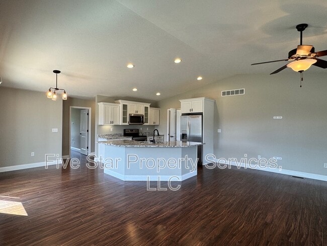 Building Photo - 1203 Hawthorn Ct