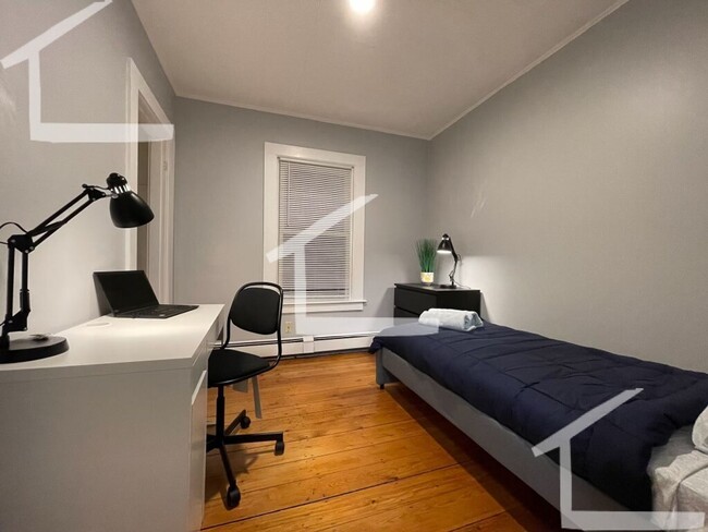 Building Photo - Nicely renovated 2 bed unit near Harvard a...