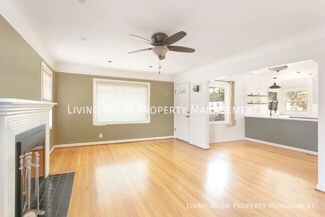 Building Photo - 7061 N. University-