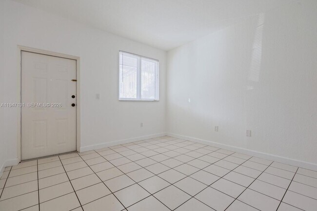 Building Photo - 1663 SE 27th Dr