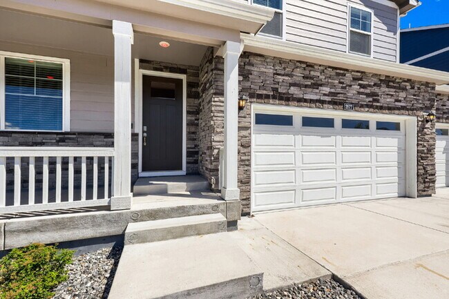 Building Photo - "Spacious 5-Bed Oasis with 3 Full Baths in Scenic Castle Rock – Your Dream Home Awaits!"