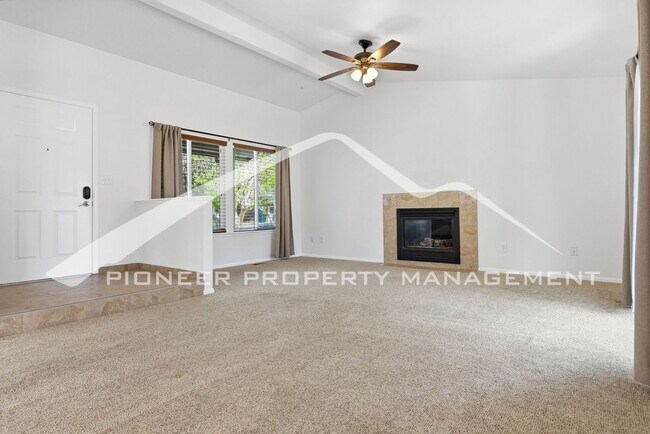 Foto del edificio - Beautiful Single Family Home Fenced in Yard and Central AC