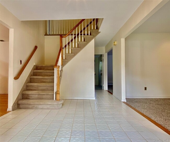 Building Photo - 21 Fairway Dr