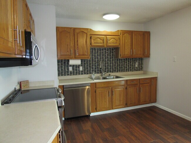 Building Photo - 333 W 61st Pl