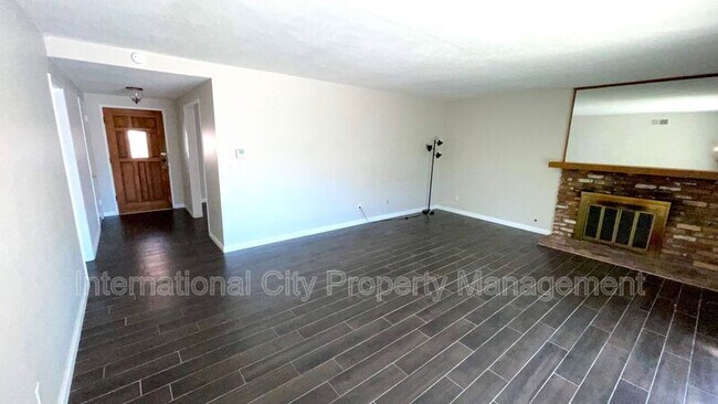 Building Photo - 3501 Claremore Ave