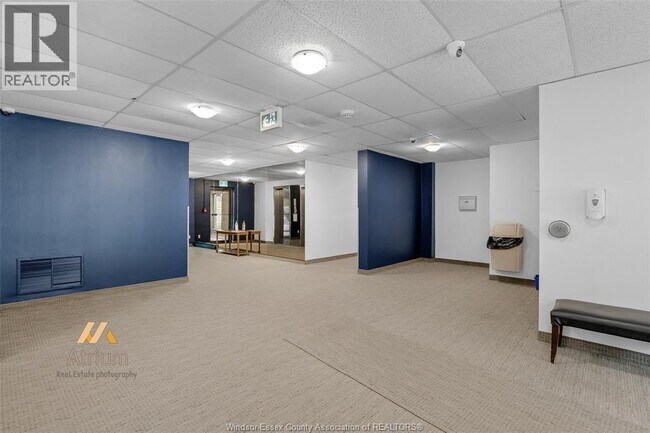 Building Photo - 3936 Wyandotte St E