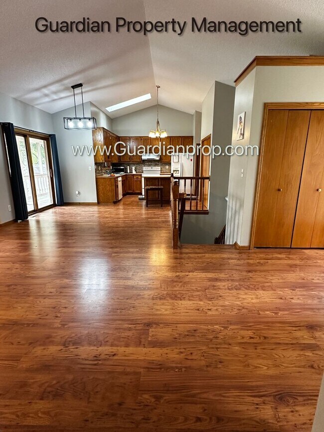 Building Photo - Maple Grove Single Family Home, 2 Car Gara...