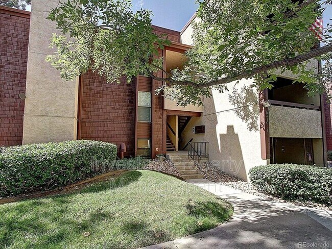 Building Photo - 6410 S Dayton St