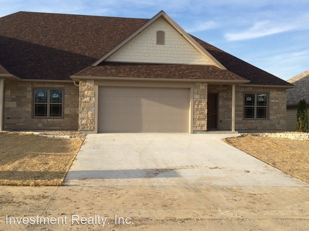 Building Photo - 311-313 Pebblestone Ln