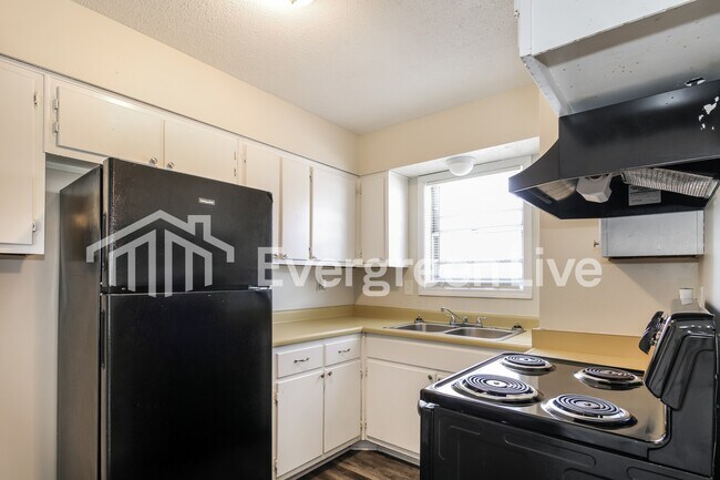 Foto del edificio - 5267 Broken Oak Dr