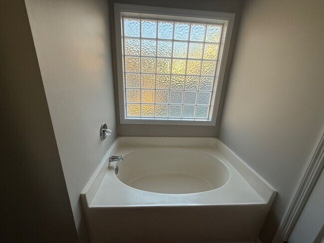 Building Photo - HUNTERS CROSSING