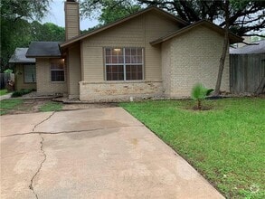 Building Photo - 8009 Clydesdale Dr