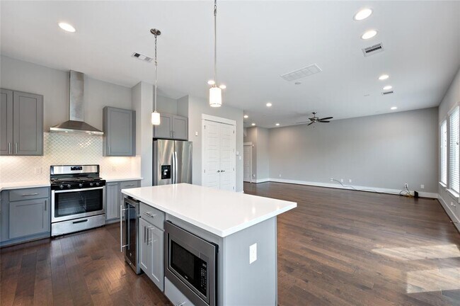 Foto del edificio - 6015 Yale Garden Ln
