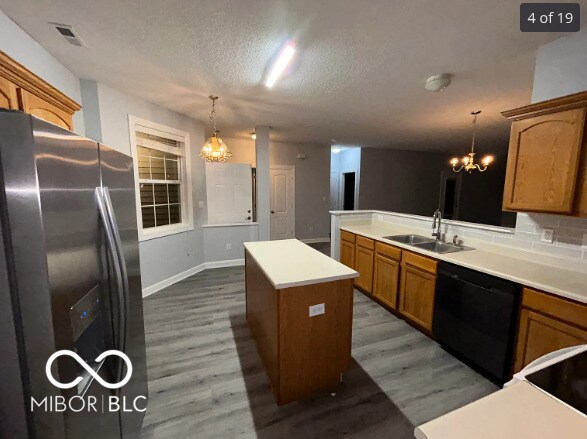 Foto del edificio - 5548 James Blair Dr