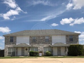 Building Photo - 4504 Deek Dr