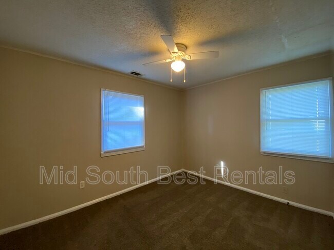 Building Photo - 3591 Sunrise St