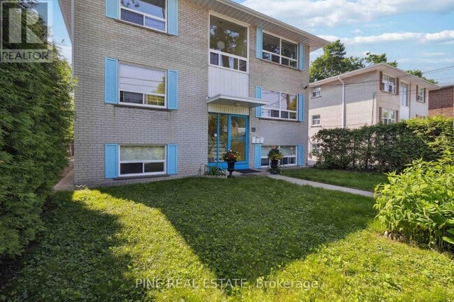 Photo du bâtiment - 19 Queen St W