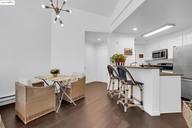 Foto del edificio - 180 Caldecott Ln
