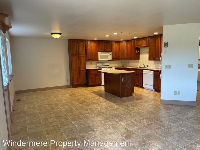 Building Photo - 2 br, 1 bath House - 12271 Schold Road NW