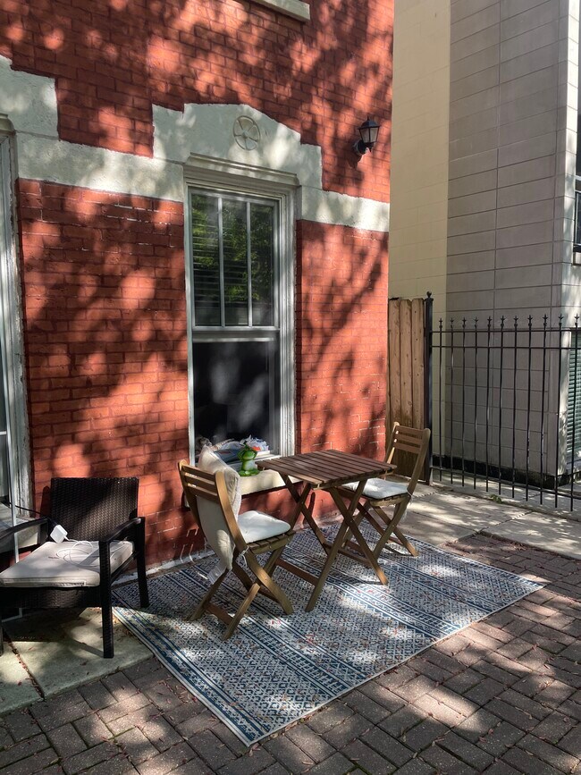 Foto del edificio - 1025 N Wood St