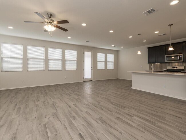 Foto del edificio - 9101 Garnet Dr