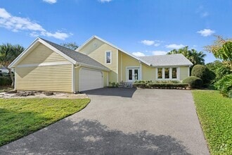 Building Photo - 2626 SE Erickson Dr