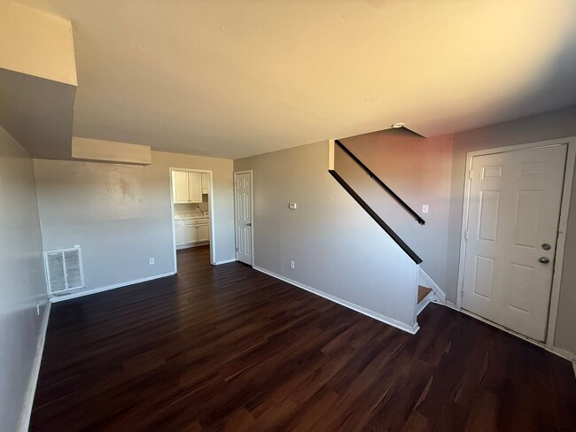 Building Photo - 1705 Lamb Ave