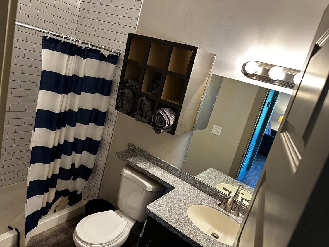 Foto principal - 5160 Linbar Dr