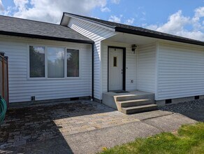 Building Photo - 821 Lucas Dr