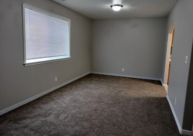 Foto del edificio - 2 Bed 1 Bath Apartment at Delmar Condominiums in Sugar City!