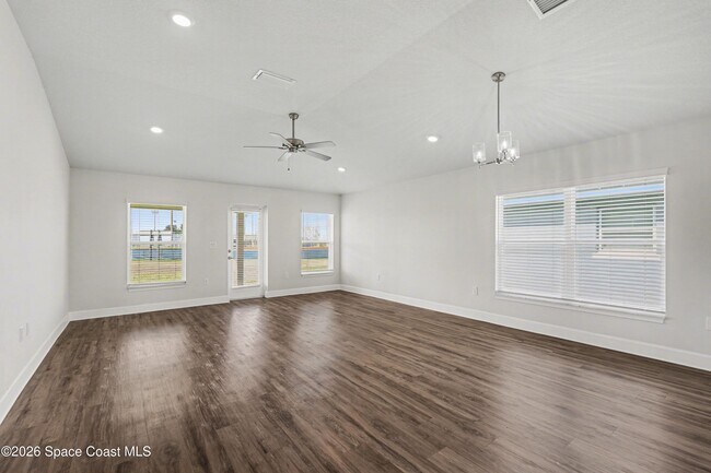 Foto del edificio - 2542 Pinwherry St NW