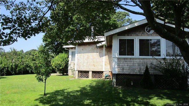 Foto del edificio - 119 Beach Park Rd