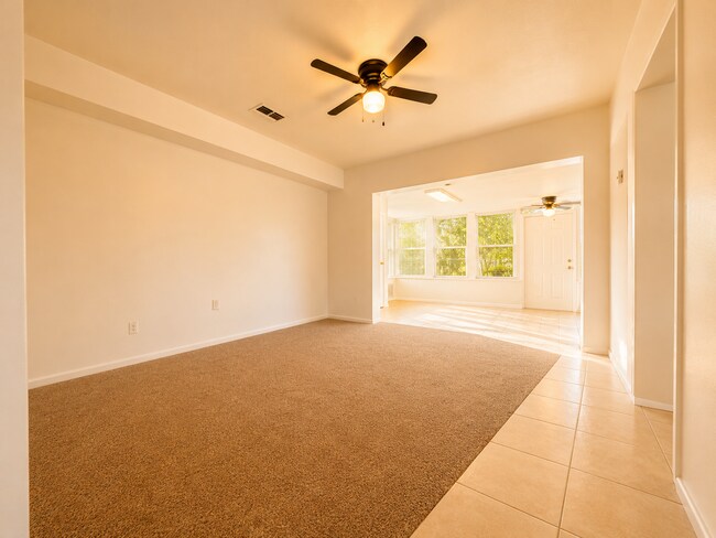 Building Photo - 105 Primrose Ln