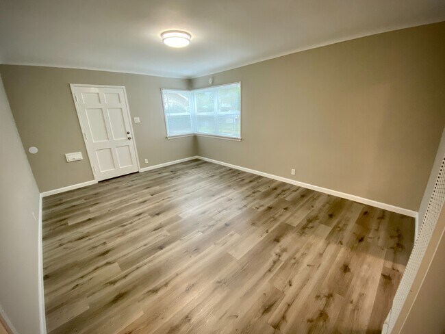Foto del edificio - 506-508 Raymond Ave