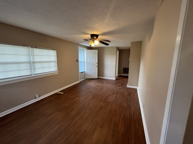 Foto del edificio - 1077 Williston Rd