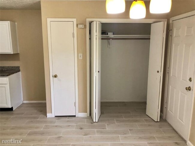 Foto del edificio - 2 br, 2 bath House - 2435 Autumn Springs Ln