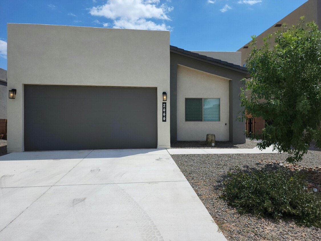 Foto principal - 2444 Nugget St SE