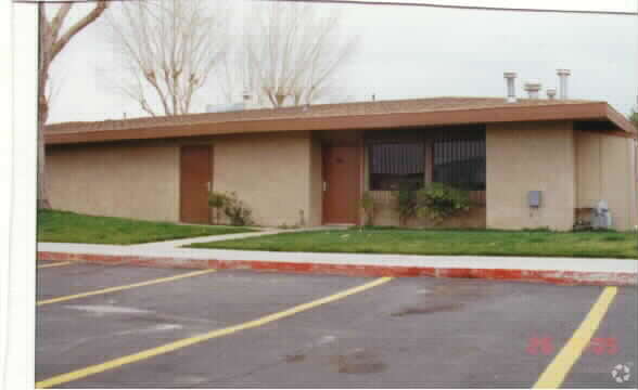 Building Photo - Sunrise Oaks