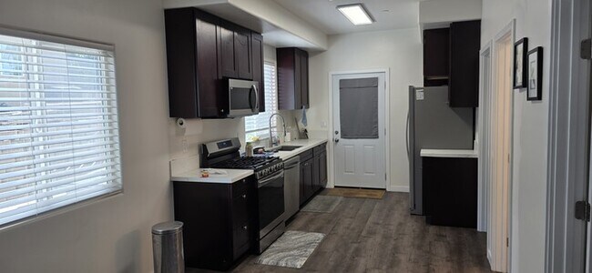 Foto del edificio - 1251 Viola St