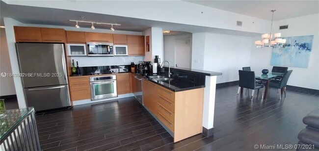 Building Photo - 253 NE 2nd St