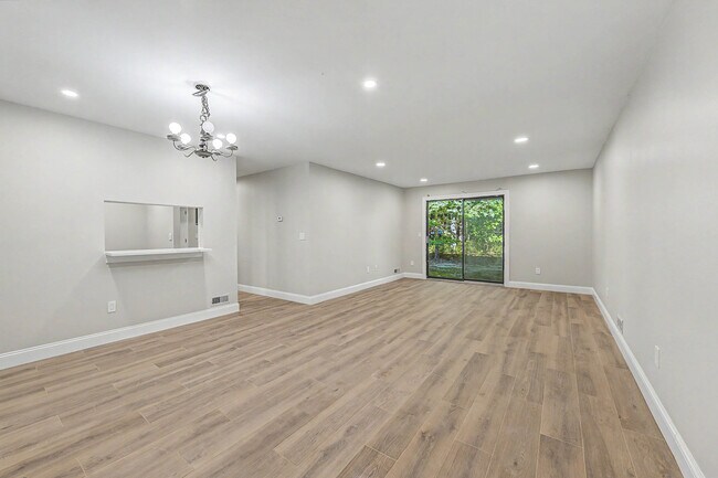 Foto del edificio - 83 Liberty Ct