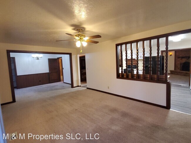 Foto del edificio - 4 br, 3.5 bath House - 9295 S Jean Dr