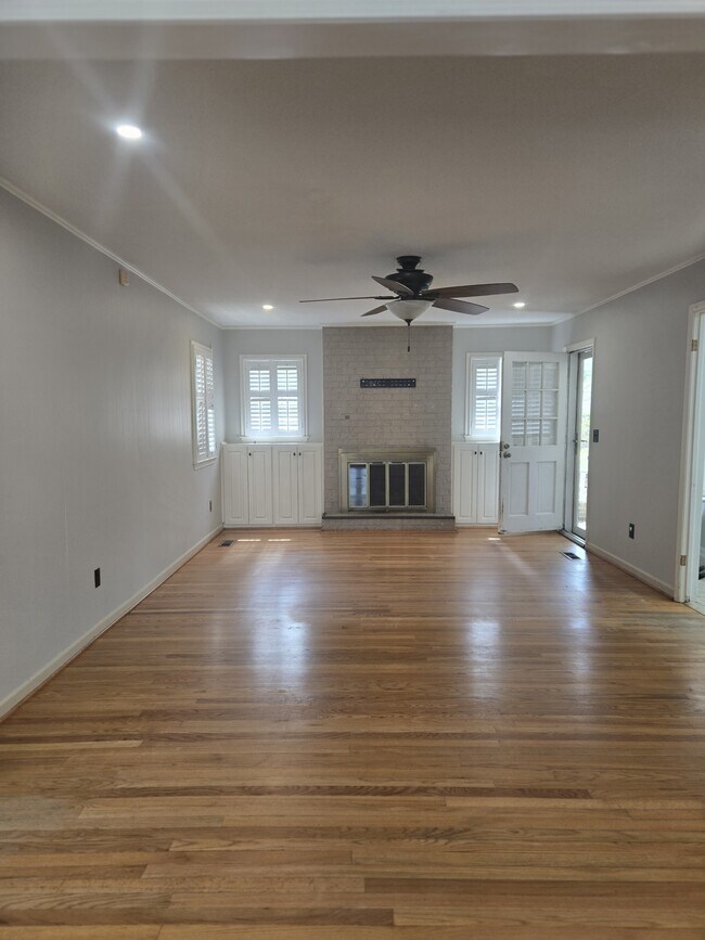 Foto del edificio - 2439 Dartmouth Dr