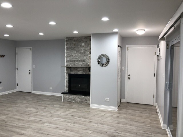 Building Photo - 825 S Dwyer Ave