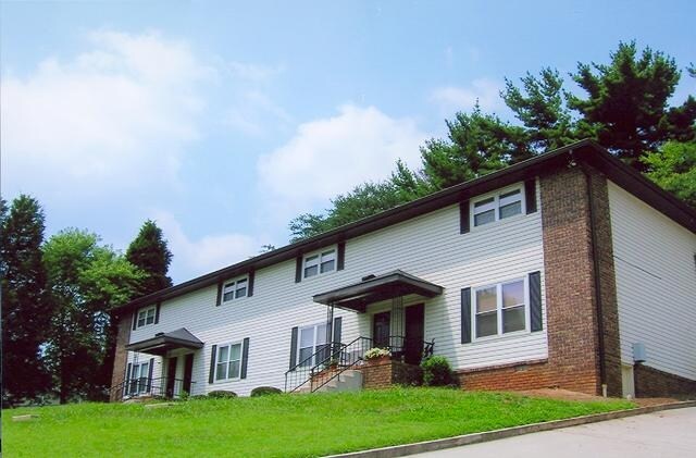 Primary Photo - 1105 W Cumberland Dr