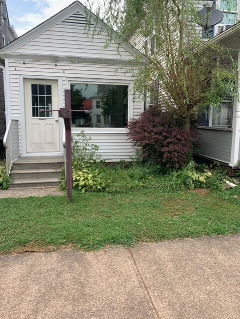 Front of Beauty Salon - 531 W Main St