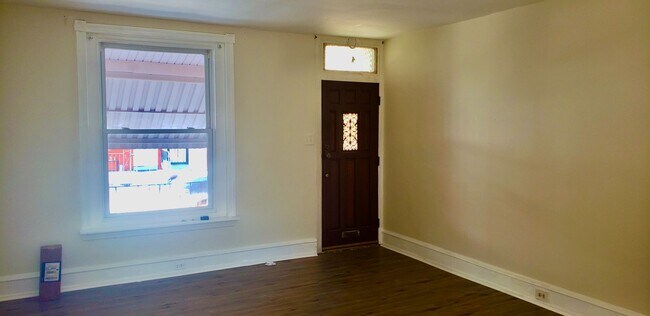 Building Photo - Bright and Airy 3 bedroom for rent